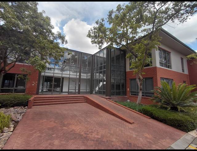 344M² OFFICE TO LET IN MAGALIESSIG